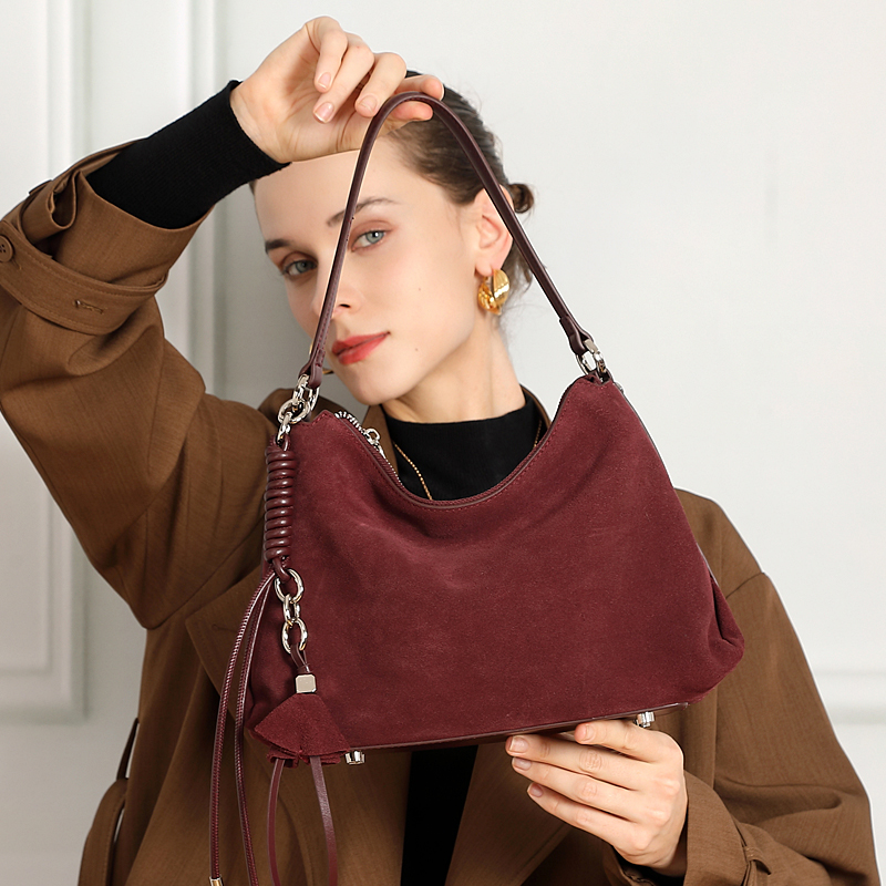 Bolsos de Hombro de Gamuza de  - Women Bags 2026 Trends reseña y precio